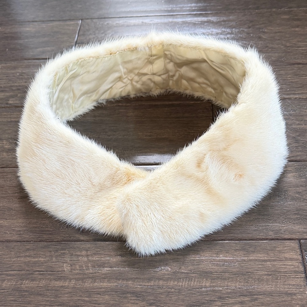 Elegant Cream vintage mink Fur Collar